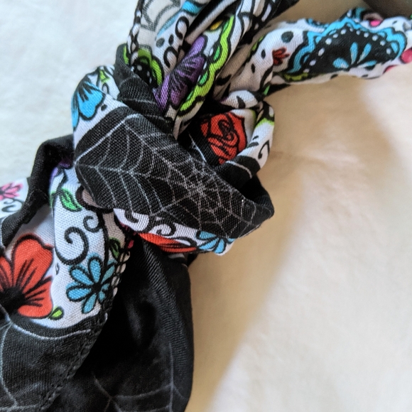 Sugar Skull Scarf NWOT - Picture 4 of 4